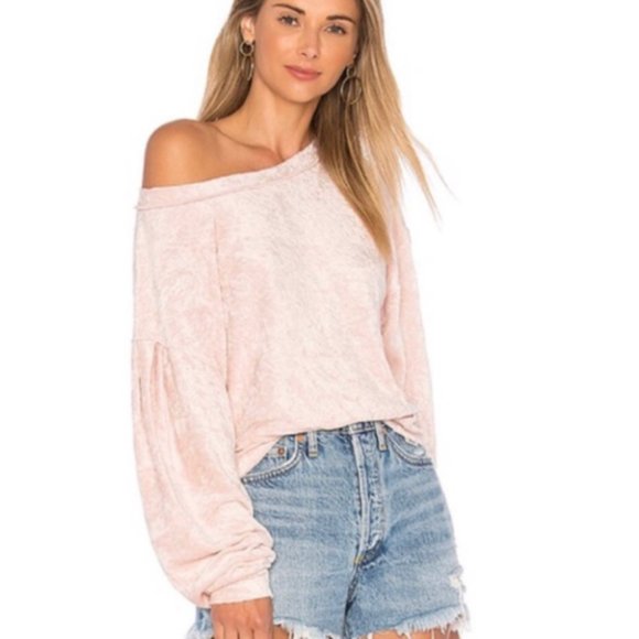 WE THE FREE Milan Crushed Velvet Sweatshirt/Sweater/Top PINK /Actual Photos Soon - Picture 1 of 3